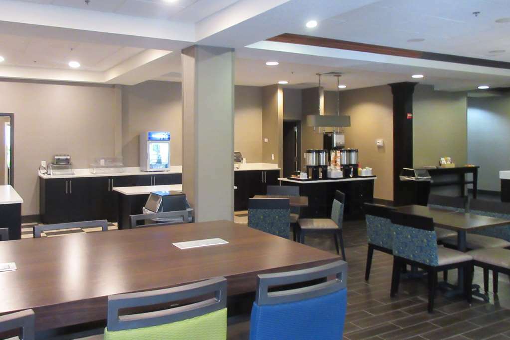 Comfort Inn & Suites Logan Near University Restaurant photo