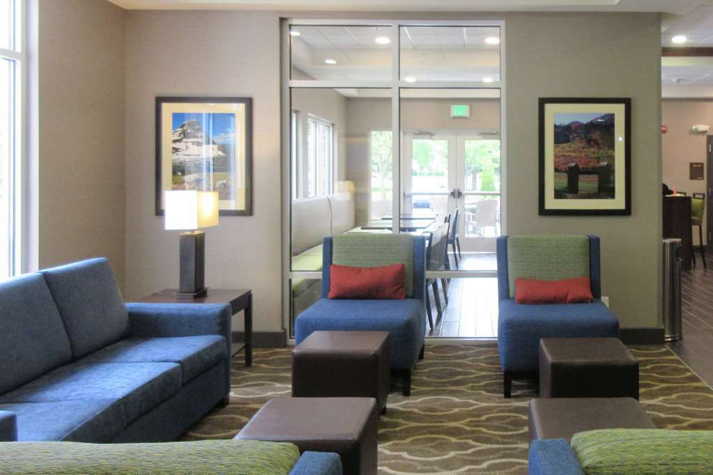 Comfort Inn & Suites Logan Near University Interior photo